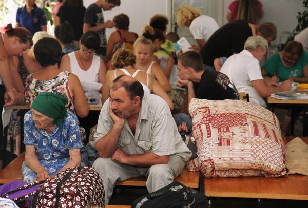 Casi un cuarto de millón de ucranianos pide refugio a las autoridades rusas - Sputnik Mundo