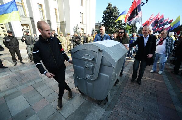 Piquete de apoyo a la ley de depuración del poder en Kiev - Sputnik Mundo