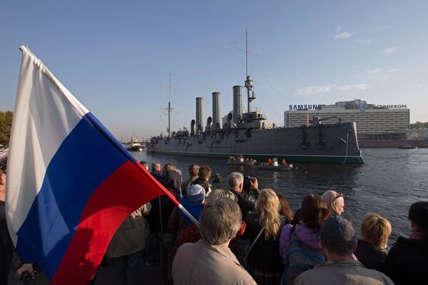 Crucero “Aurora” y rompehielos “Krasin” parten a reparaciones - Sputnik Mundo