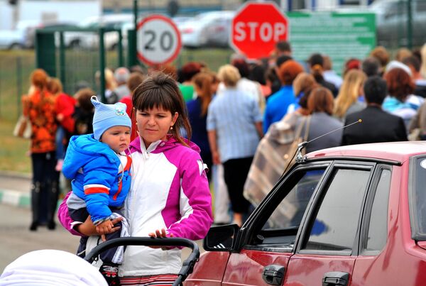 Más de 180 mil ucranianos solicitaron el estatus de refugiado en Rusia - Sputnik Mundo