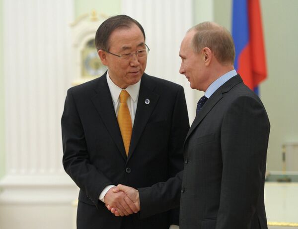 Secretario general de la ONU, Ban Ki-moon, y  presidente de Rusia, Vladímir Putin (Archivo) - Sputnik Mundo