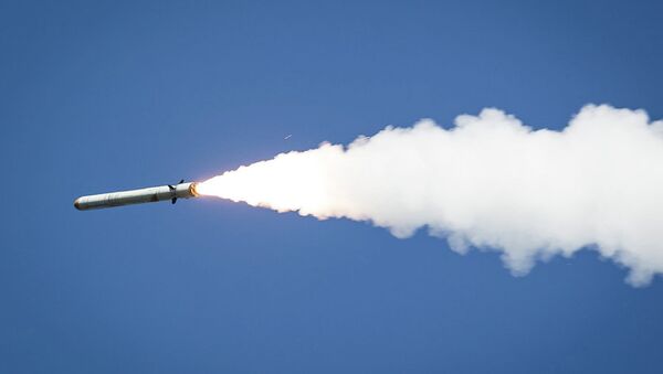 Un misil lanzado por el complejo ruso Iskander-M - Sputnik Mundo