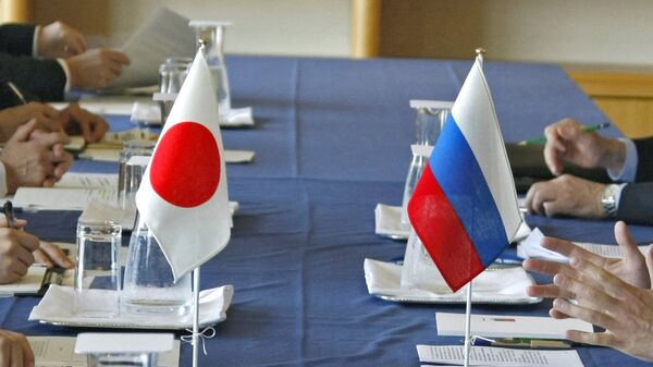 Las banderas de Rusia y Japón - Sputnik Mundo