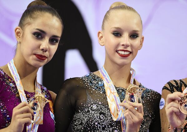 Rusas Mamun y Kudryavtseva, oro compartido de pelota en el Mundial de Gimnasia - Sputnik Mundo