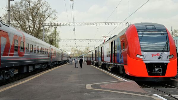 Ferrocarriles de Rusia examina permitir a mujeres trabajar de conductores de trenes - Sputnik Mundo