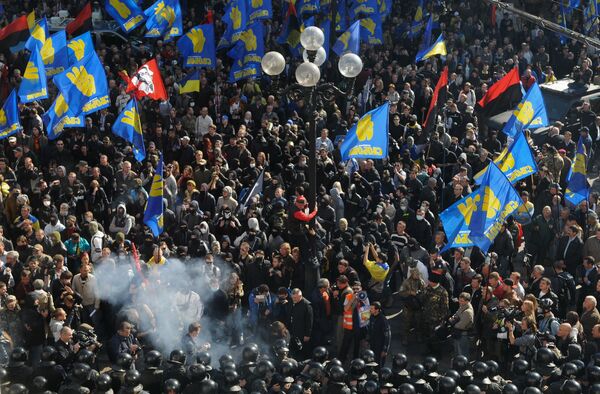 Enfrentamientos al parlamento de Ucrania por el aniversario de la creación del Ejército Insurgente Ucraniano (UPA) - Sputnik Mundo