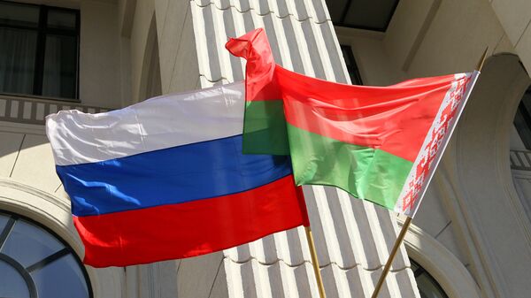 Las banderas de Rusia y Bielorrusia - Sputnik Mundo
