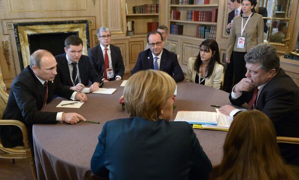 Putin, Poroshenko, Merkel y Hollande, reunidos en Milán - Sputnik Mundo