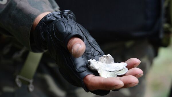 Fragmento de la bomba de racimo supuestamente usadas por el Ejército ucraniano (Archivo) - Sputnik Mundo