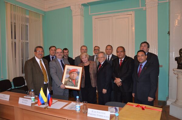 Diputados venezolanos se reúnen con investigadores del Instituto de América Latina de la Academia de Ciencias de Rusia - Sputnik Mundo