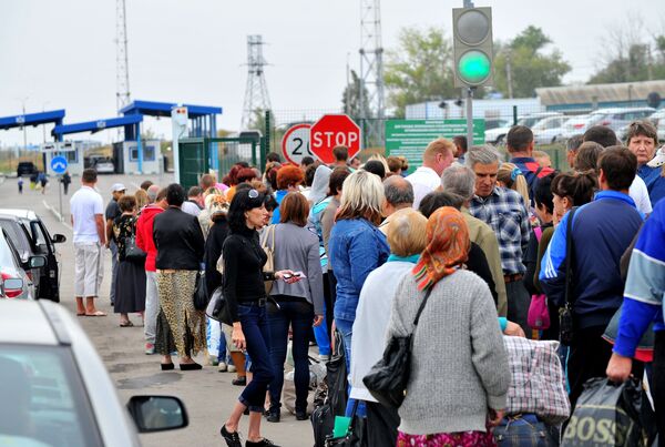 Más de 40.000 refugiados ucranianos permanecen en los centros de acogida de Rusia - Sputnik Mundo
