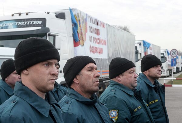 Cuarto convoy de ayuda humanitaria a Donbás - Sputnik Mundo