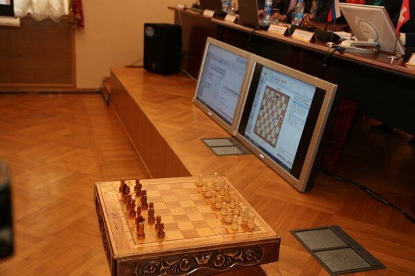 Presidiarios rusos menores de edad derrotan a sus “colegas” suizos en torneo de ajedrez - Sputnik Mundo