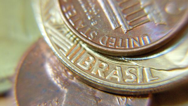 El precio del dólar cae en Brasil tras las medidas adoptadas por el Banco Central - Sputnik Mundo