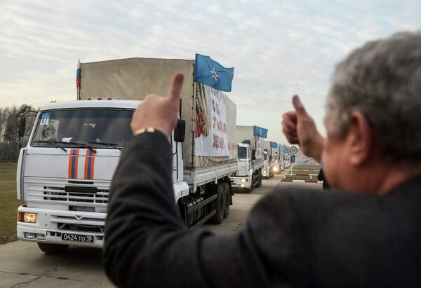 El convoy humanitario ruso ya está en Donetsk y Lugansk - Sputnik Mundo