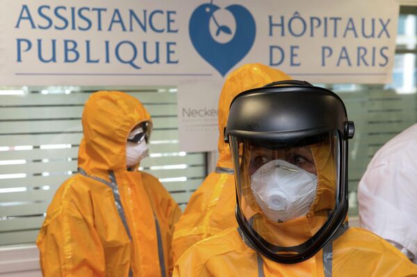 Hospitalizada en Francia una empleada de la ONU infectada con ébola - Sputnik Mundo