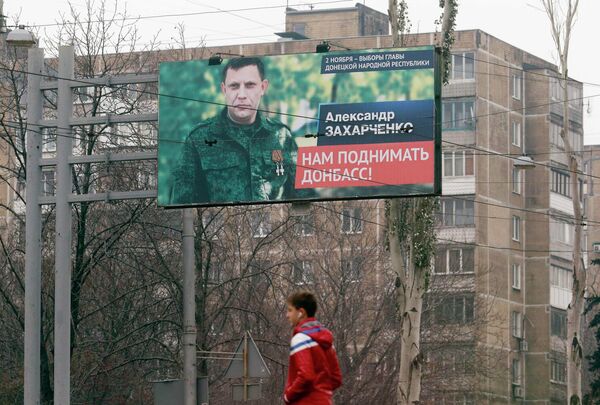 Cartel electoral Tenemos que llevar una vida normal en Donbás en Donetsk - Sputnik Mundo