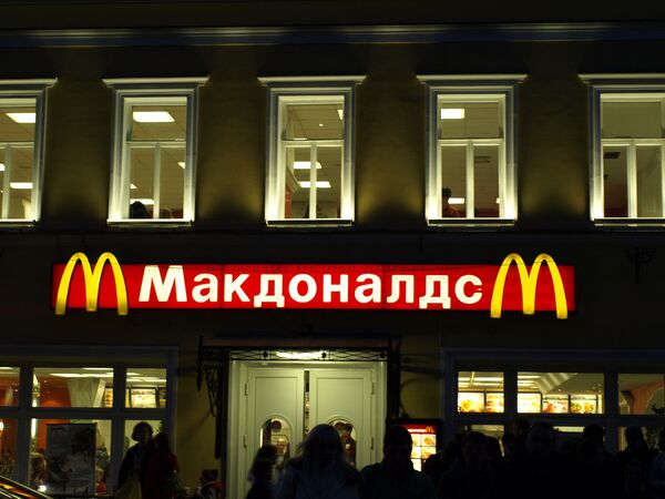 Autoridades sanitarias rusas cierran otros seis restaurantes de McDonald's - Sputnik Mundo