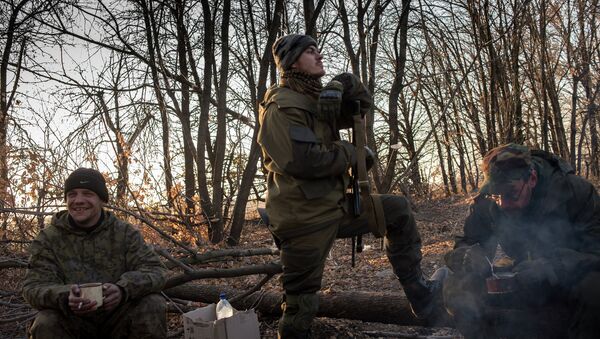 Milicianos prorrusos en el este de Ucrania - Sputnik Mundo
