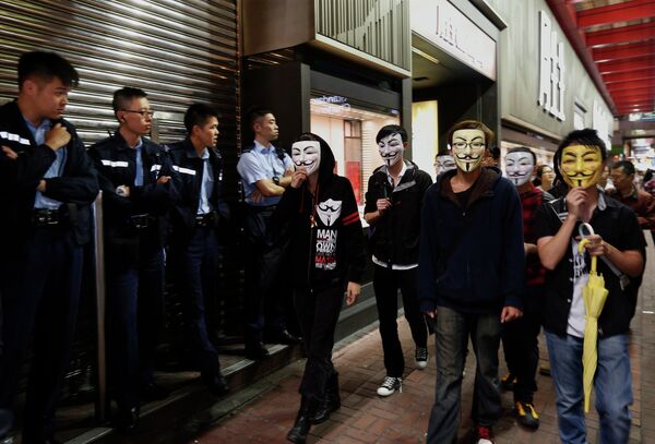 Nuevos enfrentamientos entre estudiantes y policía en Hong Kong - Sputnik Mundo