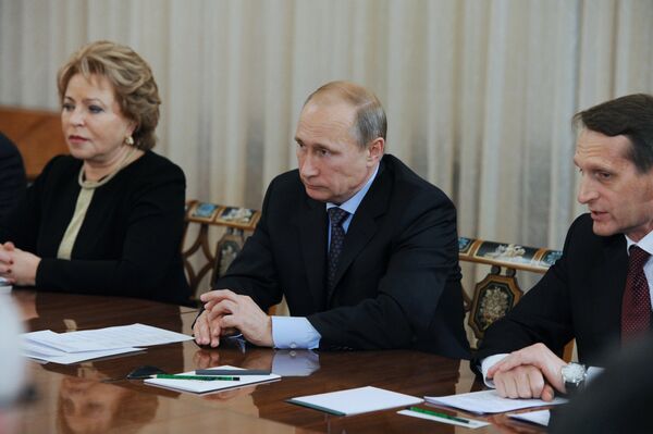 Valentina Matvienko, presidente del Consejo de la Federación, Vladímir Putin, presidente de Rusia, y Seguéi Narishkin, presidente de la Duma del Estado de Rusia - Sputnik Mundo