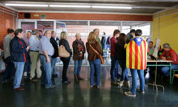Muchas colas en la votación independentista de Cataluña - Sputnik Mundo