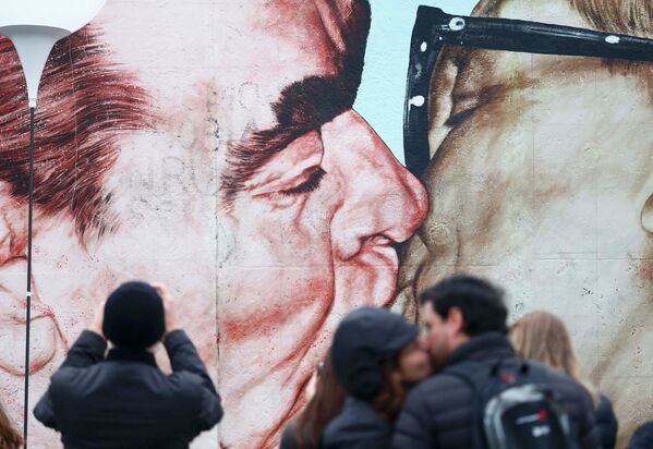 Festejos por los 25 años de la caída del Muro de Berlín - Sputnik Mundo