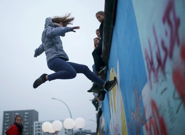 Festejos por los 25 años de la caída del Muro de Berlín - Sputnik Mundo