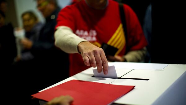 Los independentistas catalanes, “muy felices” con el resultado de la consulta - Sputnik Mundo