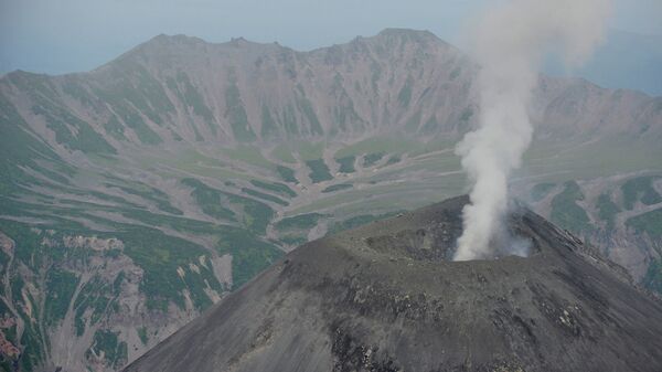 El volcán Karimski, situado en el este de Rusia - Sputnik Mundo