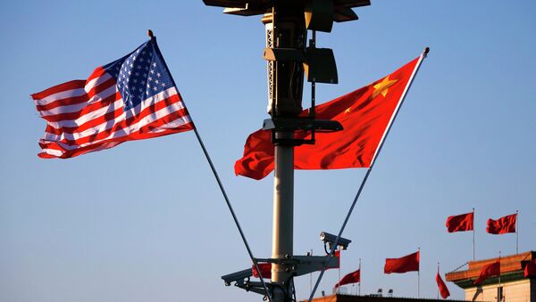 Флаги США и Китая - Sputnik Mundo