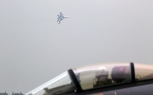 Ases de acrobacia aérea en el salón Airshow China 2014 - Sputnik Mundo