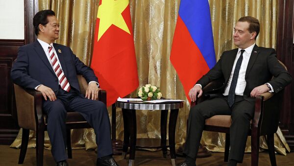 Primer ministro de Vietnam, Nguyen Tan Dung con su homólogo ruso, Dmitri Medvédev - Sputnik Mundo
