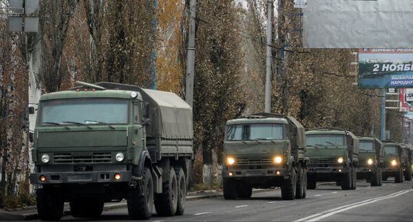 Moscú desmiente la presunta entrada de convoyes militares rusos en Ucrania - Sputnik Mundo