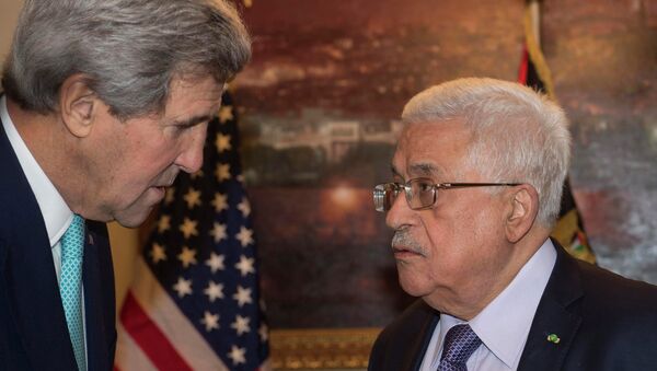 Secretario de Estado de EEUU, John Kerry y presidente de Palestina, Mahmud Abás - Sputnik Mundo