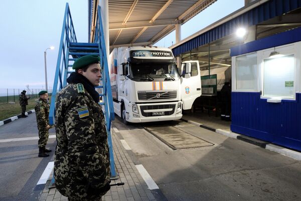 Séptimo convoy humanitario ruso con ayuda para Donbás - Sputnik Mundo