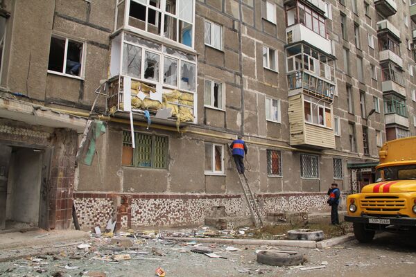 Edificios residenciales de Gorlovka, blanco del fuego - Sputnik Mundo