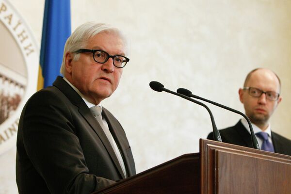 Frank-Walter Steinmeier, ministro alemán de Asuntos Exteriores, y Arseni Yatseniuk, primer ministro de Ucrania - Sputnik Mundo
