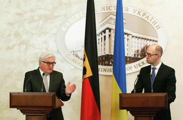 Ministro de Exteriores de Alemania, Frank-Walter Steinmeier y primer ministro de Ucrania, Arseni Yatseniuk - Sputnik Mundo