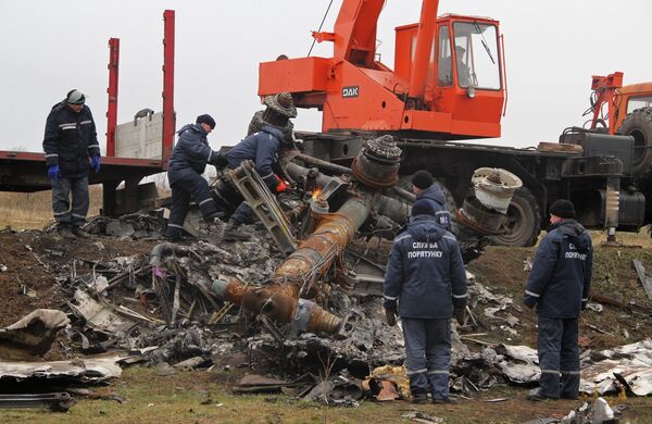 Recogidas ya en la provincia de Donetsk unas 100 toneladas de fragmentos del MH17 - Sputnik Mundo