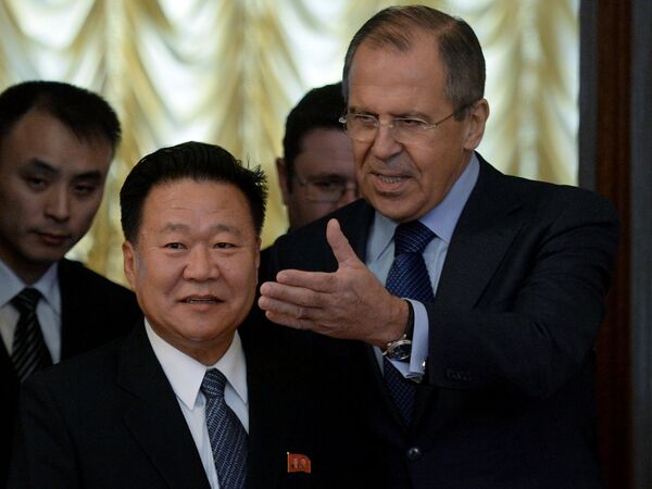 Serguéi Lavrov, ministro de Exteriores de Rusia y Choe Ryong-hae, enviado especial de Corea del Norte - Sputnik Mundo