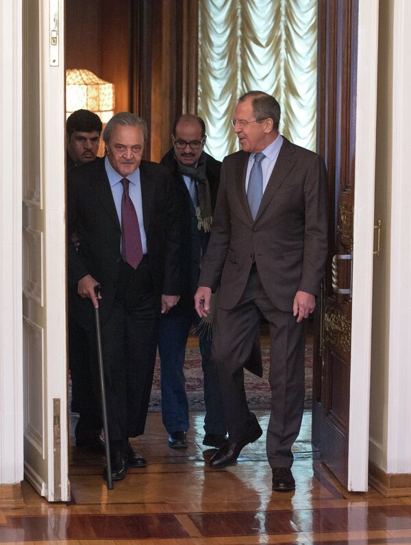 Ministro de Asuntos Exteriores de Arabia Saudí, Saud al Faisal. y ministro de Asuntos Exteriores de Rusia, Serguéi Lavrov - Sputnik Mundo