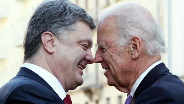 Presidente de Ucrania, Petró Poroshenko y vicepresidente de EEUU, Joe Biden - Sputnik Mundo