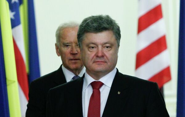 Petró Poroshenko,  presidente ucraniano, y Joe Biden, vicepresidente de EEUU - Sputnik Mundo