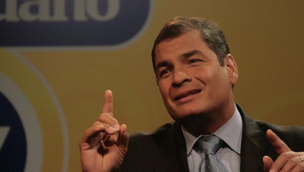 Президент Эквадора Рафаэль Корреа дает интервью эквадорскому телевизионному каналу 13 января 2010 - Sputnik Mundo