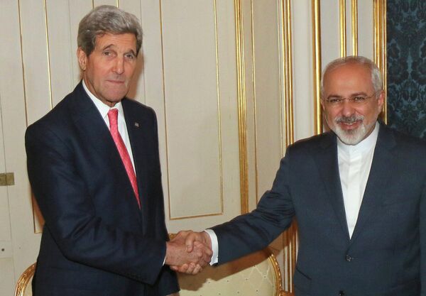 John Kerry, secretario de Estado de EEUU y Mohamad Javad Zarif, ministro iraní de Exteriores - Sputnik Mundo