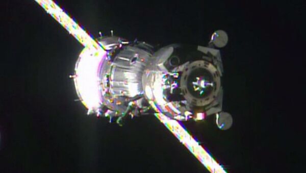 La nave tripulada Soyuz atraca en la estación espacial - Sputnik Mundo