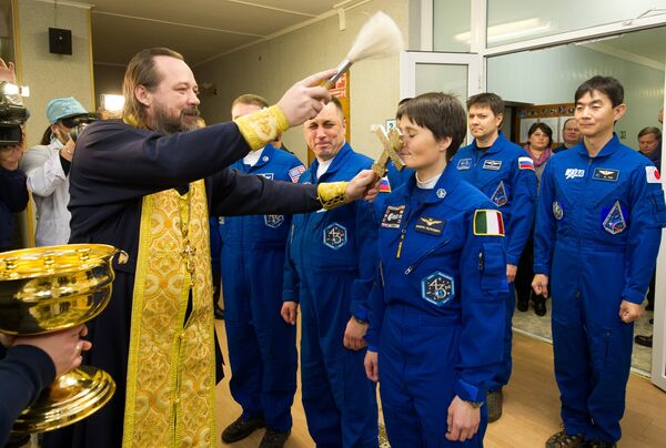 Lanzamiento de tripulación para la expedición 42-43 en la EEI - Sputnik Mundo