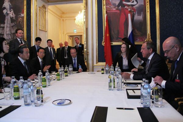 Ministro de Asuntos Exteriores de China, Wang Yi y ministro de Asuntos Exteriores de Rusia, Serguéi Lavrov - Sputnik Mundo