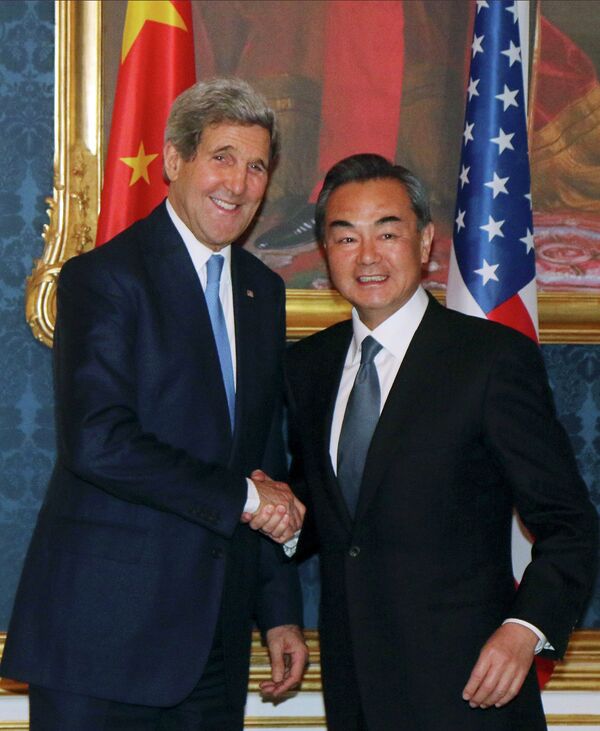 Secretario de Estado de EEUU, John Kerry y ministro de Exteriores de China, Wang Yi - Sputnik Mundo